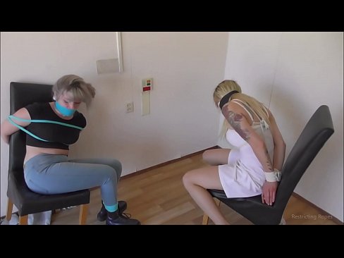 ❤️ Toksomaniulo / ligita kaj buŝoŝtopita / junulino en mizero ️ Faka video  ĉe ni ﹏