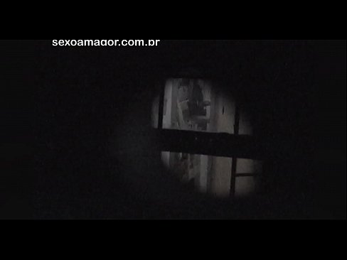 ❤️ Blondie estas sekrete filmita fare de najbara voyeur kaŝita malantaŭ kavaj brikoj ️ Faka video  ĉe ni ﹏