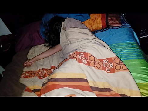 ❤️ Vicfilo kritikante sian junan duonpatrinon dum ŝi dormas. ️ Faka video  ĉe ni ﹏